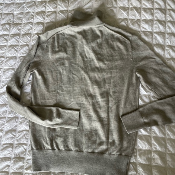 Calvin Klein Gray V-Neck Collar Sweater Soft Knit Classic - Picture 8 of 11